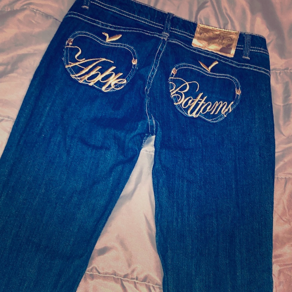 Apple bottom jeans .